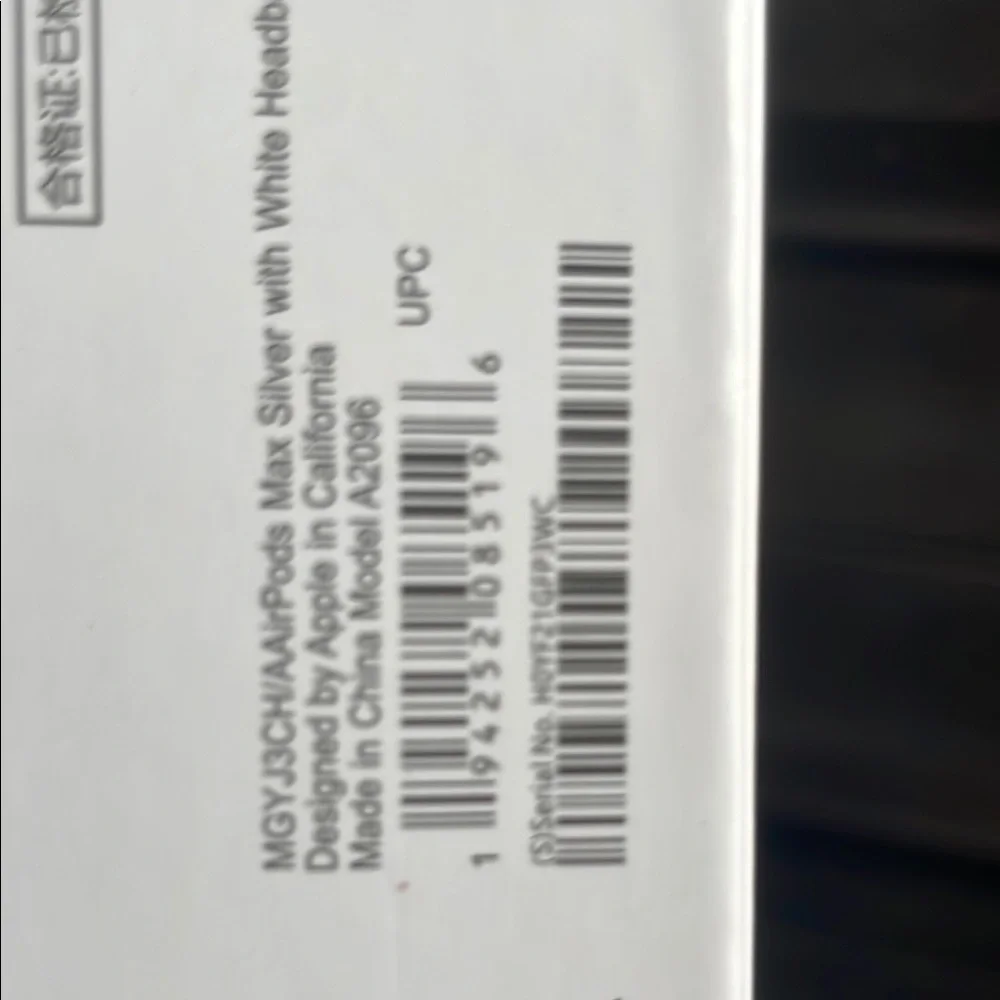 Apple AirPods Max in White and Silver